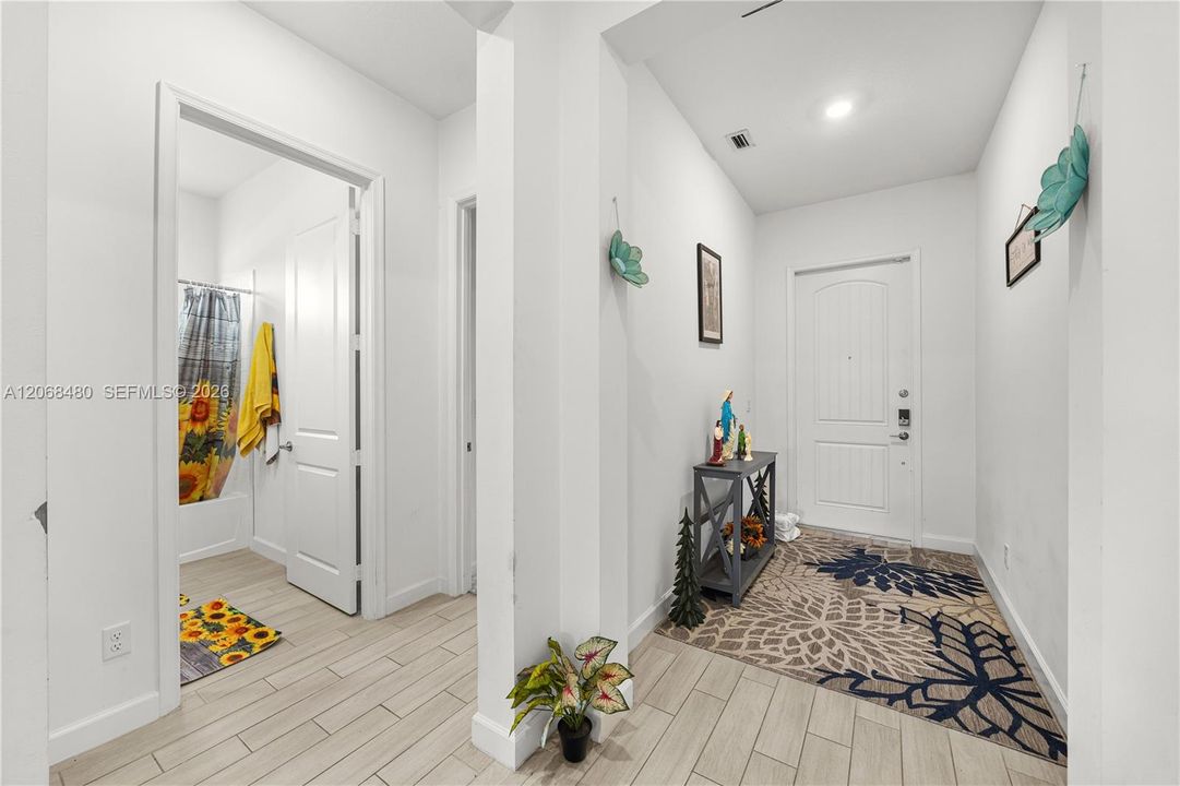 En Venta: $675,000 (4 camas, 3 baños, 2761 Pies cuadrados)