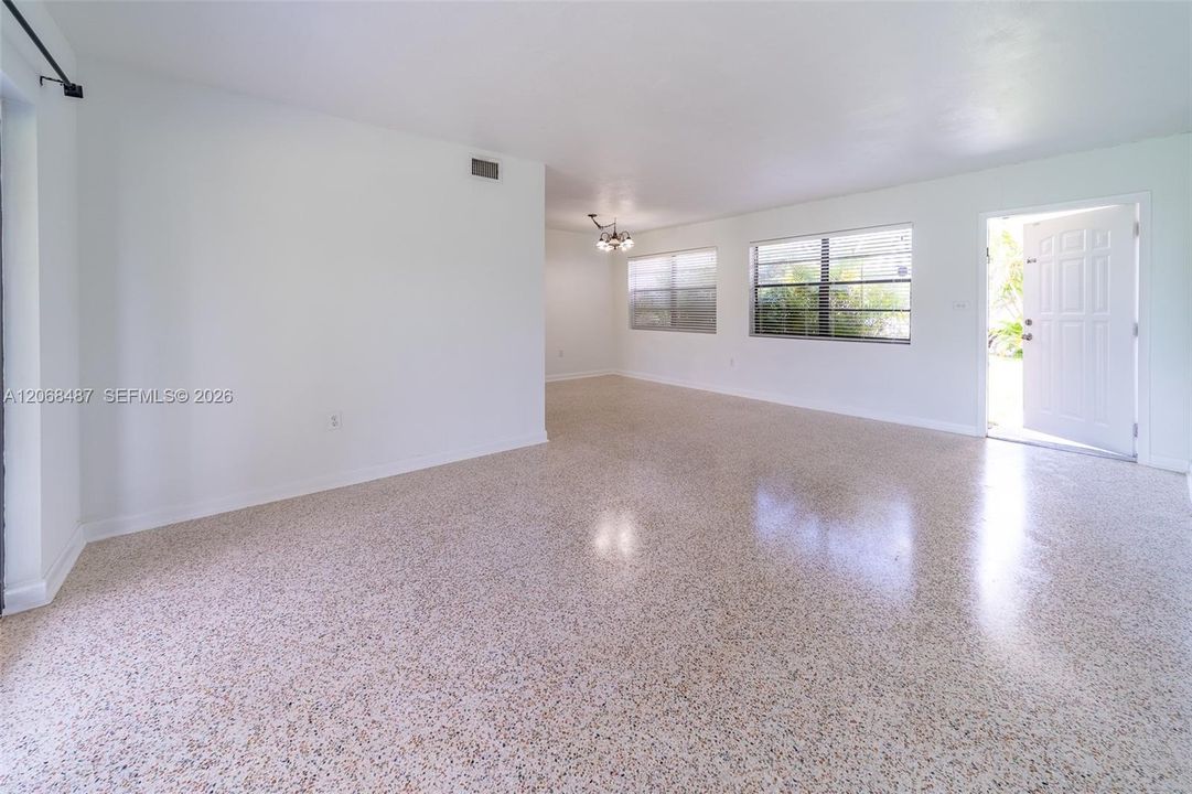 В аренду: $3,900 (3 спален, 2 ванн, 1202 Квадратных фут)