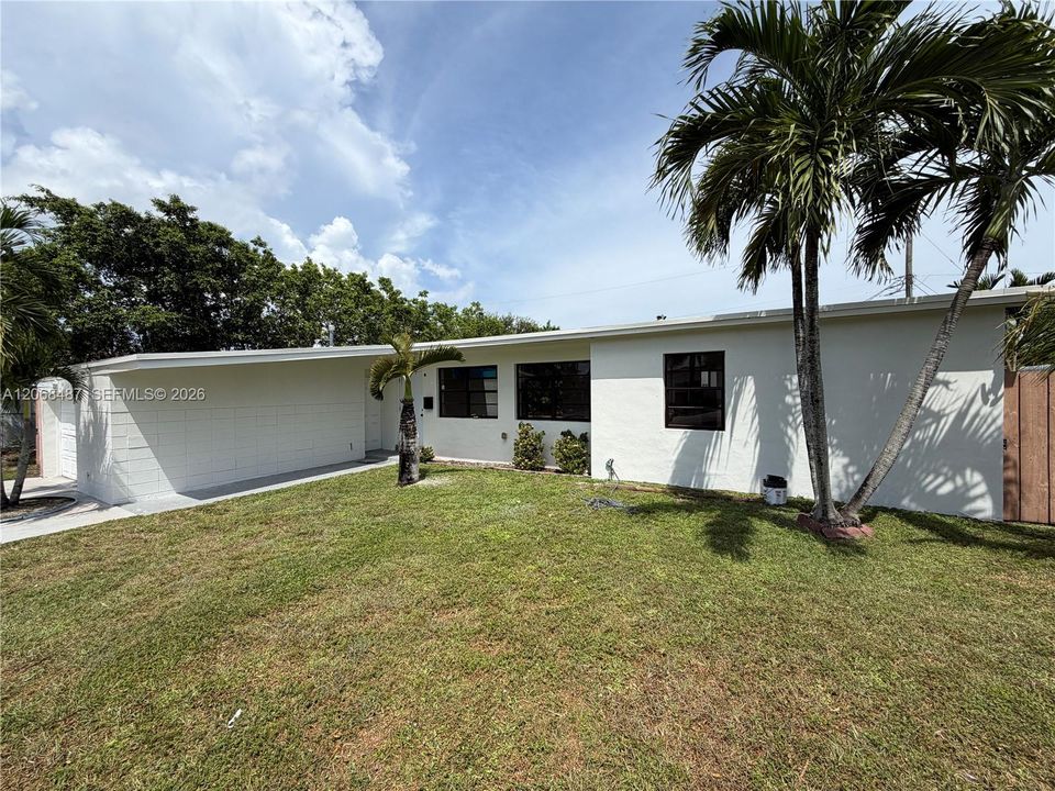 Recently Rented: $3,600 (3 beds, 2 baths, 1202 Square Feet)