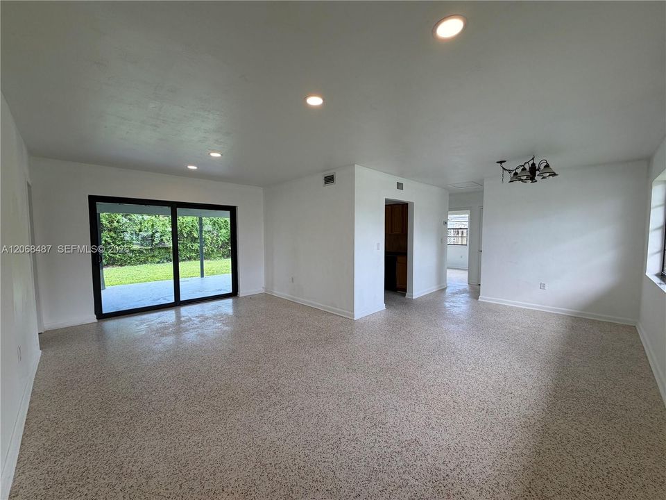 Recently Rented: $3,600 (3 beds, 2 baths, 1202 Square Feet)