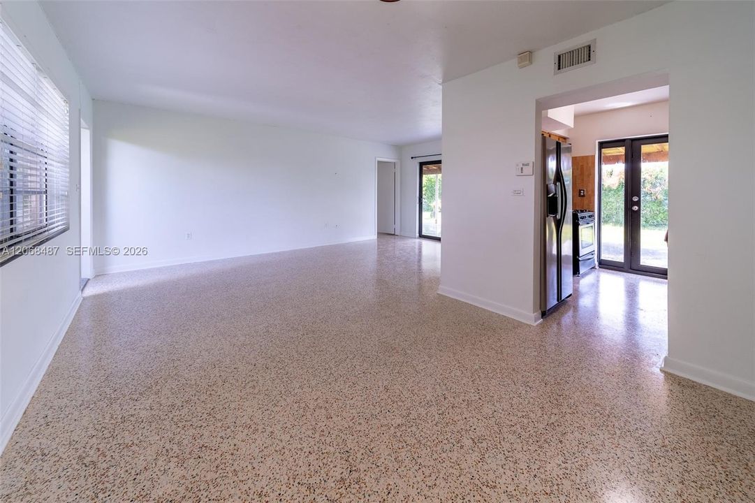 В аренду: $3,900 (3 спален, 2 ванн, 1202 Квадратных фут)