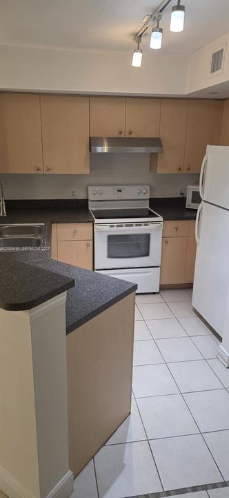 Activo con contrato: $2,000 (2 camas, 2 baños, 1060 Pies cuadrados)
