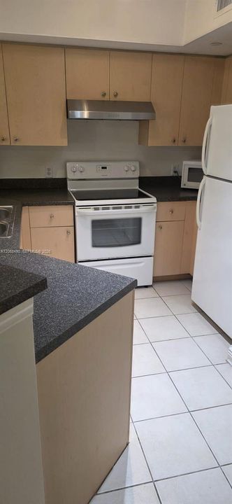 Activo con contrato: $2,000 (2 camas, 2 baños, 1060 Pies cuadrados)