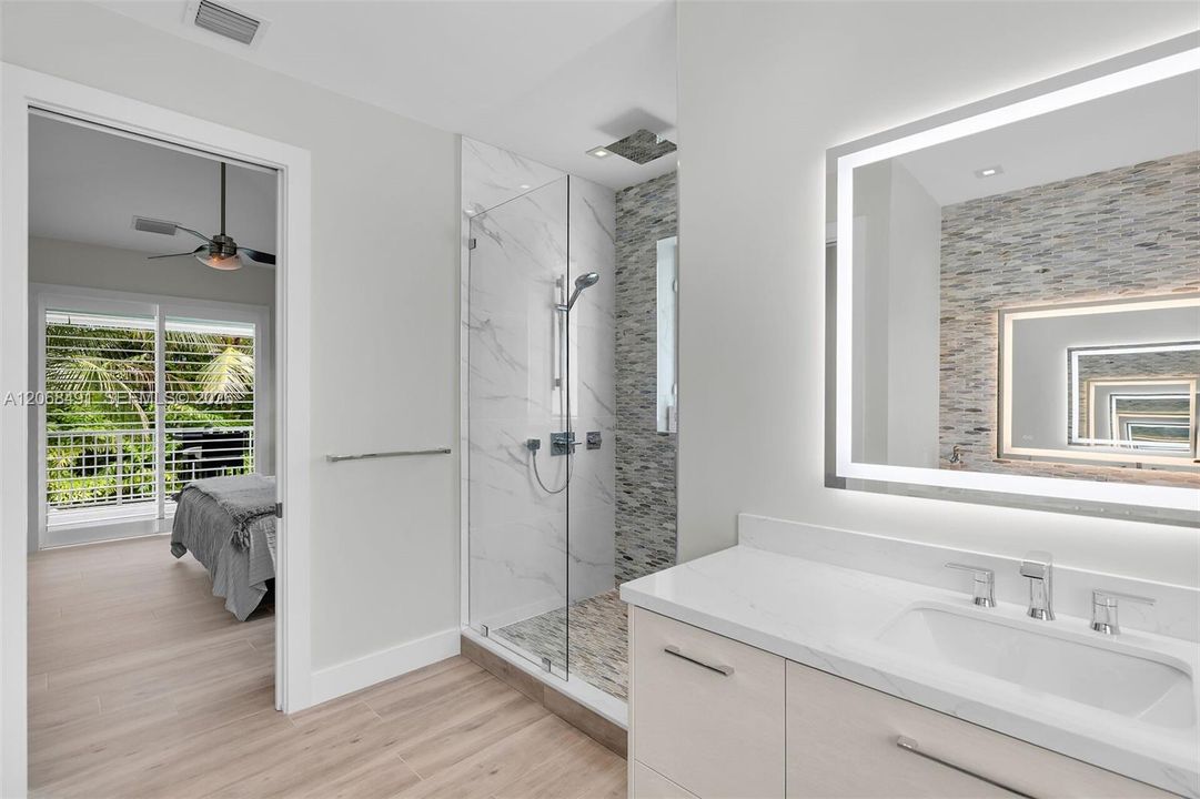 For Sale: $1,975,000 (3 beds, 2 baths, 1761 Square Feet)