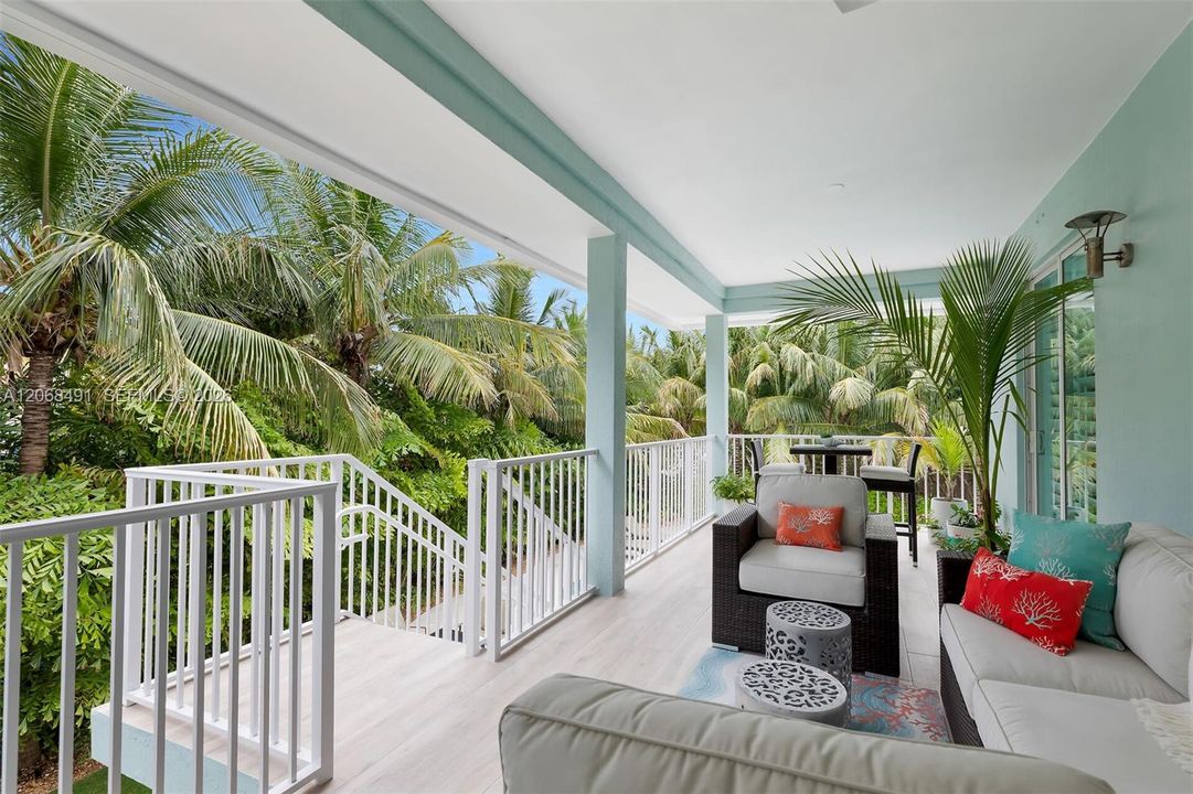 For Sale: $1,975,000 (3 beds, 2 baths, 1761 Square Feet)
