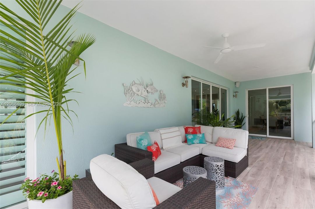 For Sale: $1,975,000 (3 beds, 2 baths, 1761 Square Feet)