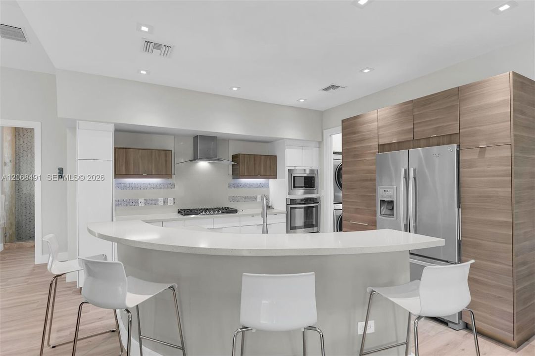 For Sale: $1,975,000 (3 beds, 2 baths, 1761 Square Feet)