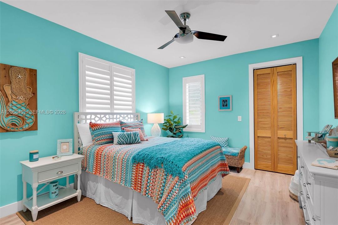 For Sale: $1,975,000 (3 beds, 2 baths, 1761 Square Feet)