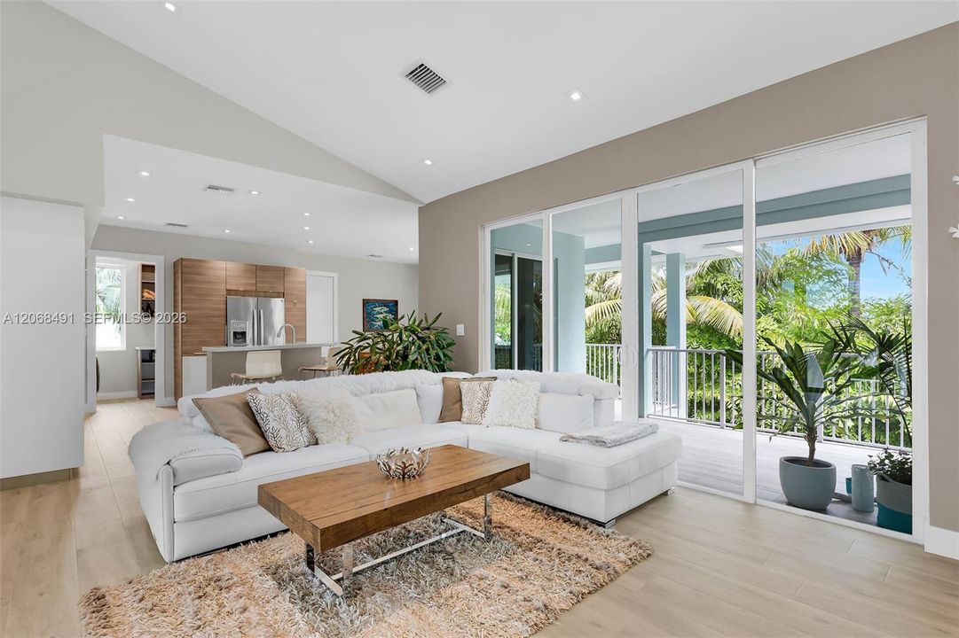 For Sale: $1,975,000 (3 beds, 2 baths, 1761 Square Feet)
