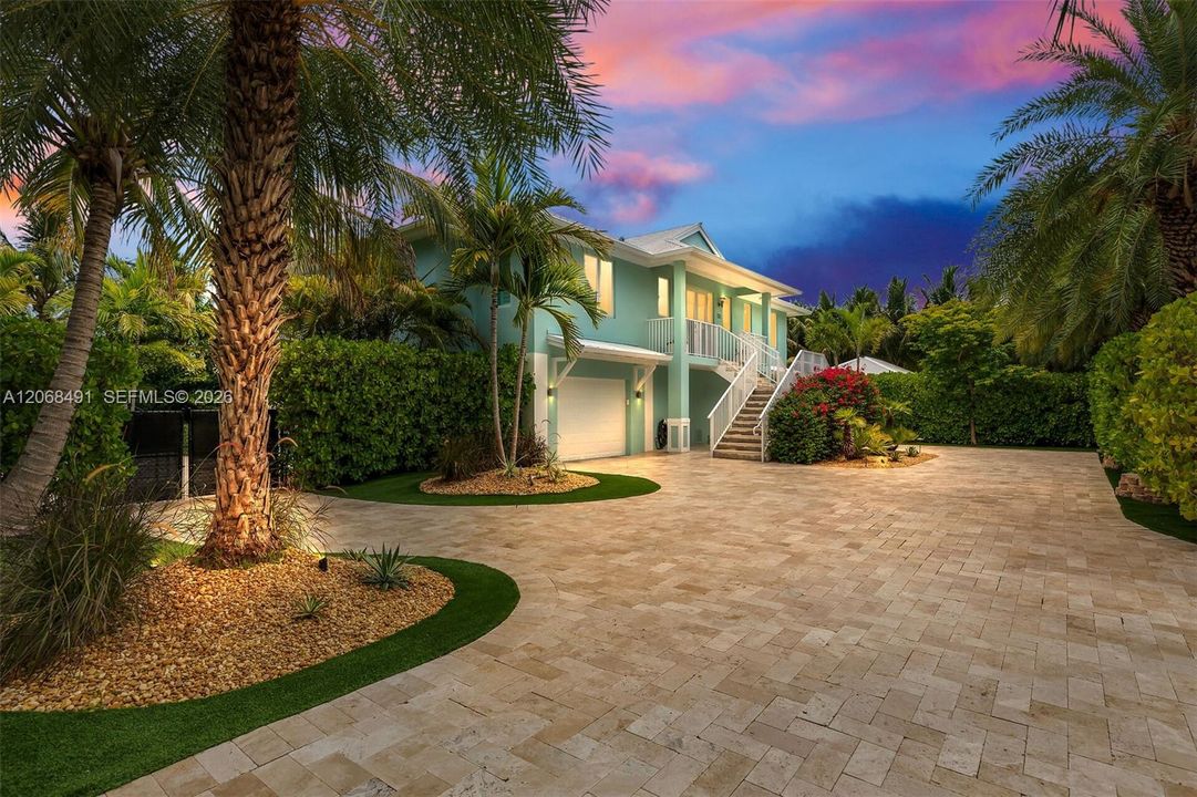 For Sale: $1,975,000 (3 beds, 2 baths, 1761 Square Feet)