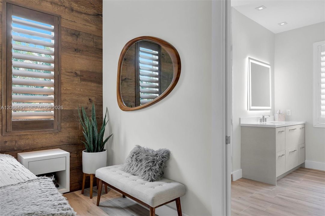For Sale: $1,975,000 (3 beds, 2 baths, 1761 Square Feet)