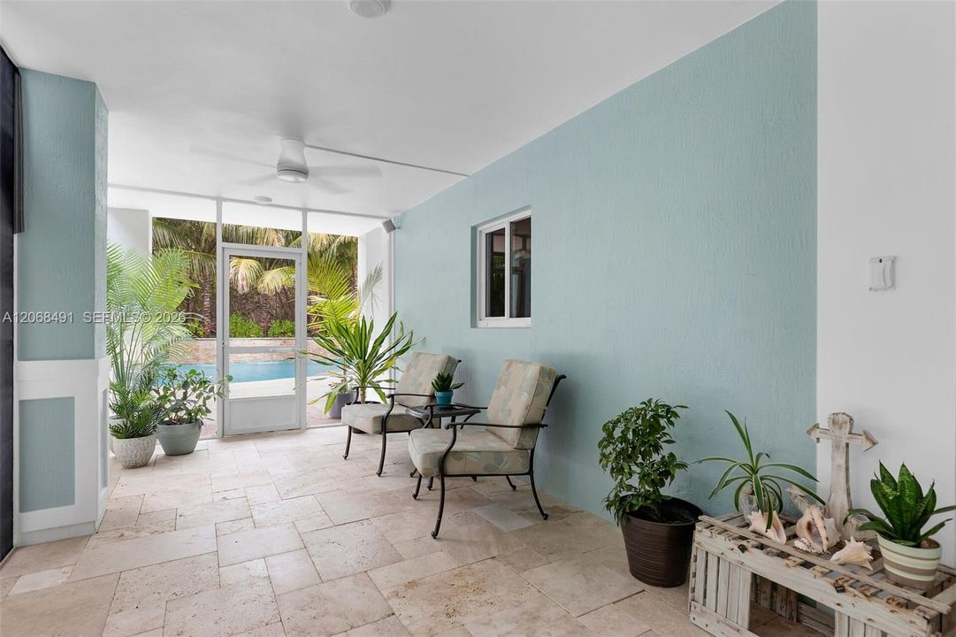 For Sale: $1,975,000 (3 beds, 2 baths, 1761 Square Feet)