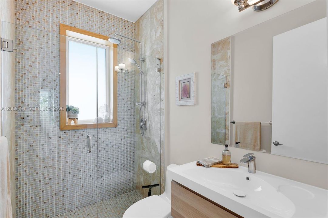 For Sale: $1,975,000 (3 beds, 2 baths, 1761 Square Feet)