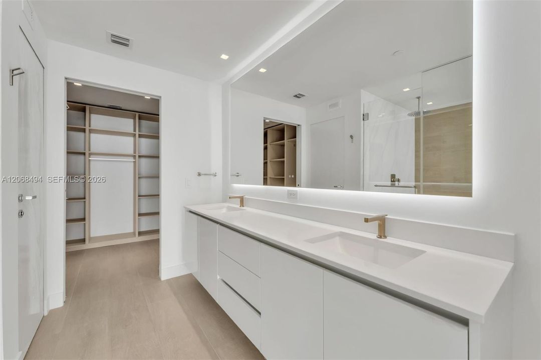 For Rent: $15,900 (4 beds, 5 baths, 2216 Square Feet)