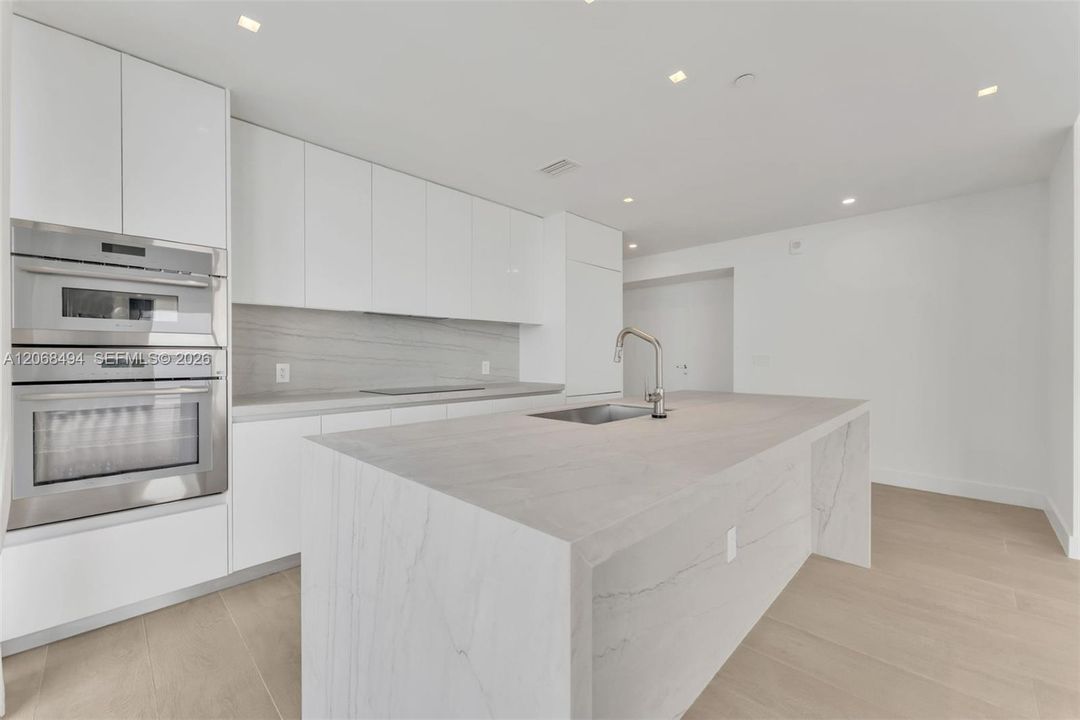 For Rent: $15,900 (4 beds, 5 baths, 2216 Square Feet)