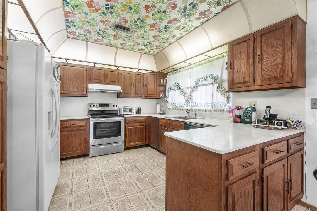 KITCHEN