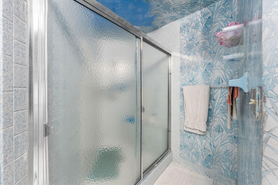 Primary Enclosed Stall Shower
