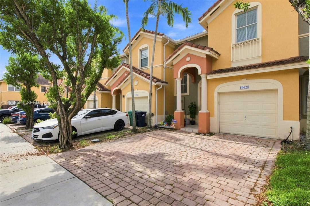 For Sale: $525,000 (3 beds, 2 baths, 1776 Square Feet)