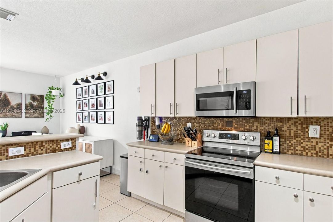 For Sale: $525,000 (3 beds, 2 baths, 1776 Square Feet)