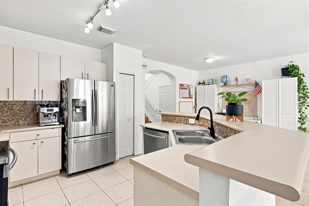 For Sale: $525,000 (3 beds, 2 baths, 1776 Square Feet)