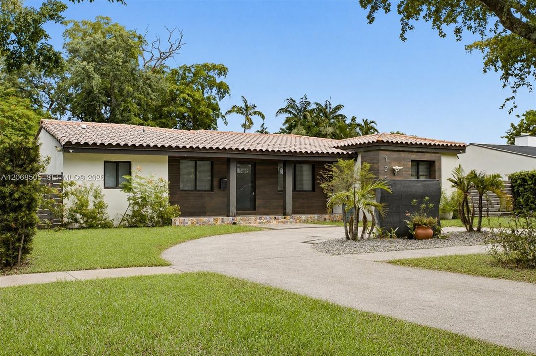 For Sale: $1,290,000 (3 beds, 3 baths, 1400 Square Feet)