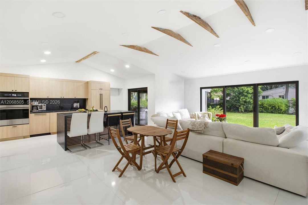 For Sale: $1,290,000 (3 beds, 3 baths, 1400 Square Feet)