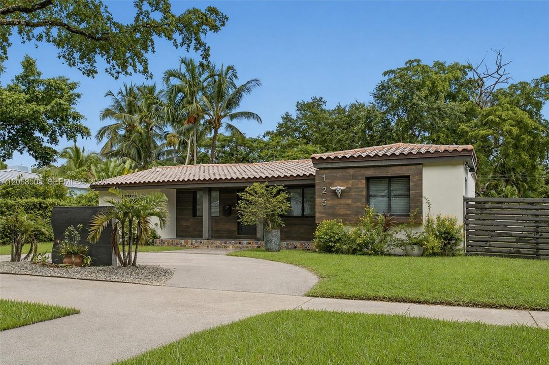 For Sale: $1,290,000 (3 beds, 3 baths, 1400 Square Feet)