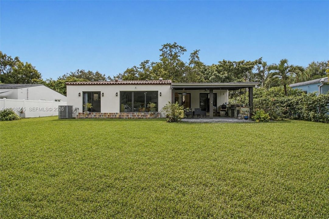 For Sale: $1,290,000 (3 beds, 3 baths, 1400 Square Feet)