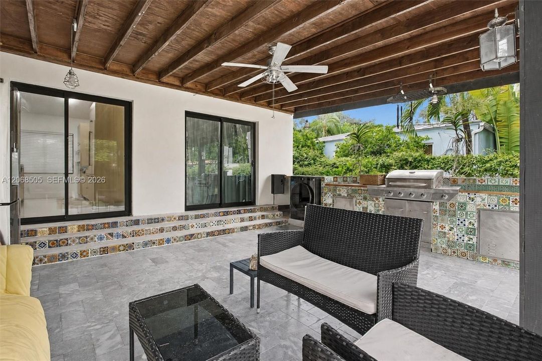 For Sale: $1,290,000 (3 beds, 3 baths, 1400 Square Feet)