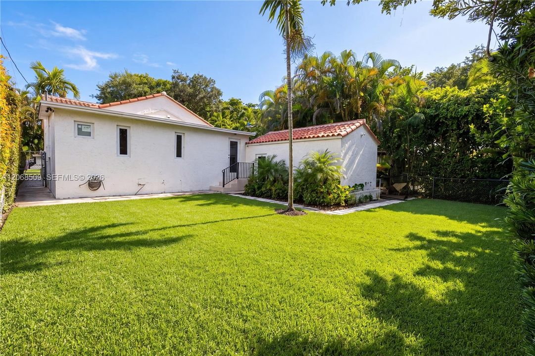 For Sale: $1,800,000 (4 beds, 3 baths, 1861 Square Feet)