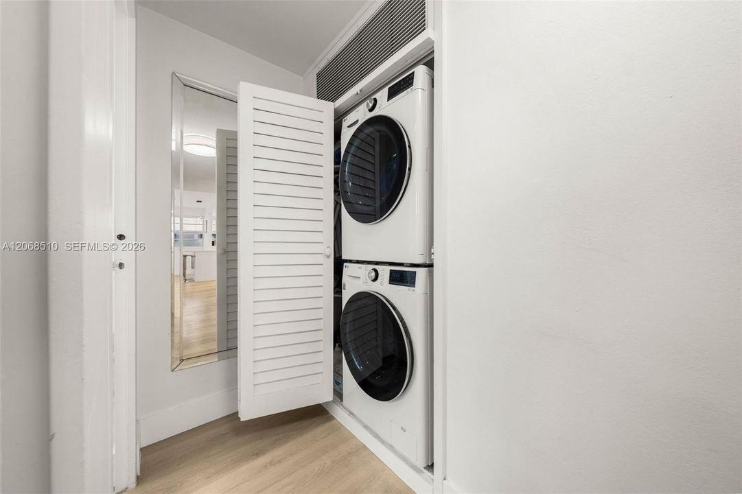 For Sale: $519,000 (2 beds, 2 baths, 1098 Square Feet)