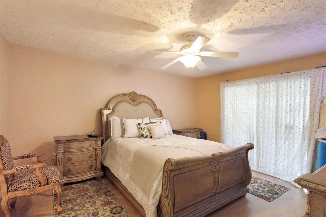 501 NW Colonial BR
