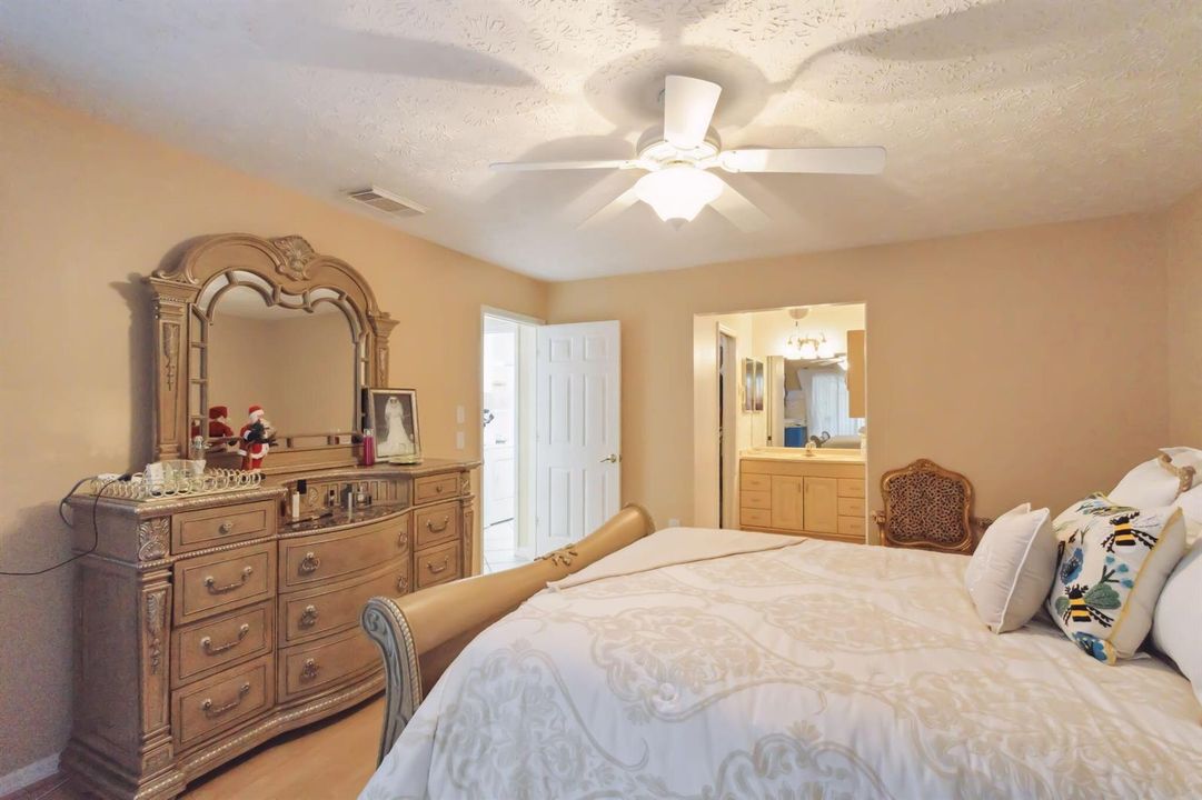 501 NW Colonial MBR
