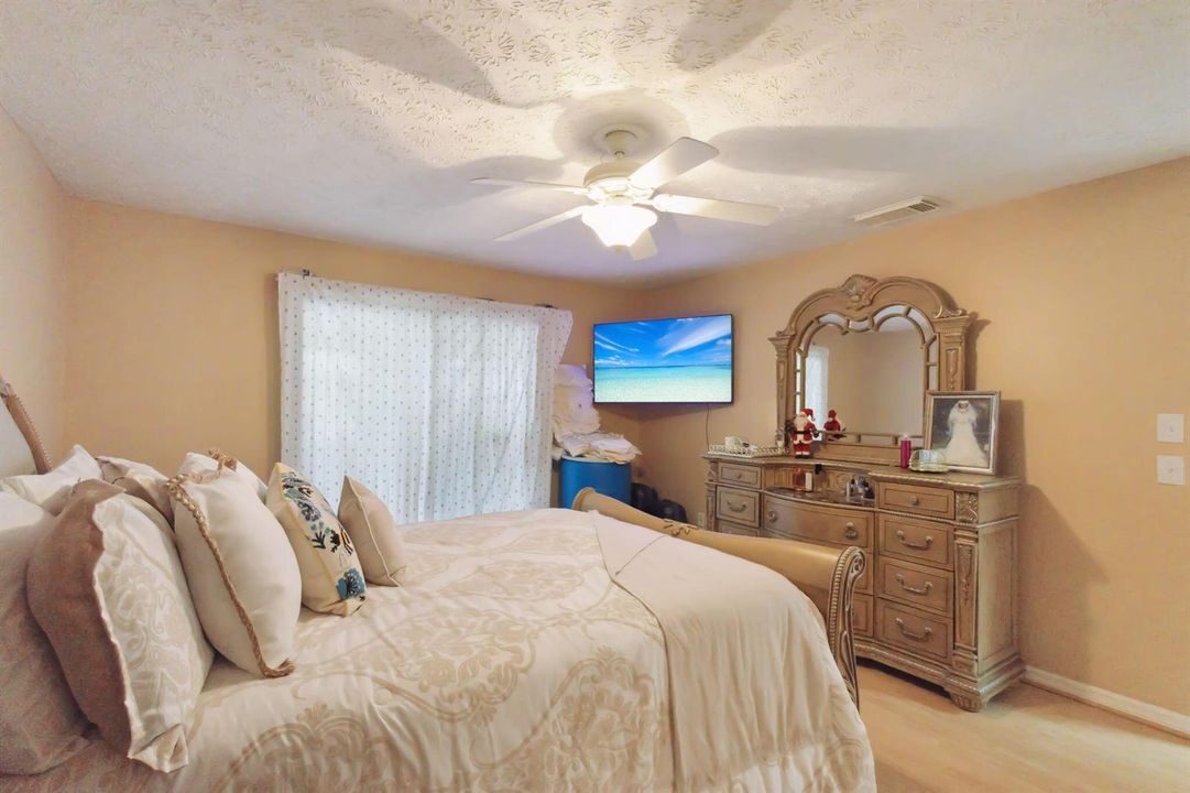 501 NW Colonial BR2