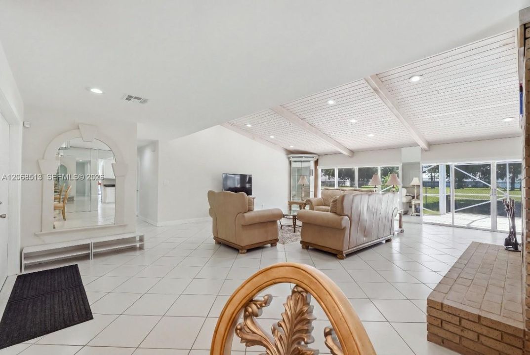 For Sale: $680,000 (3 beds, 2 baths, 2378 Square Feet)