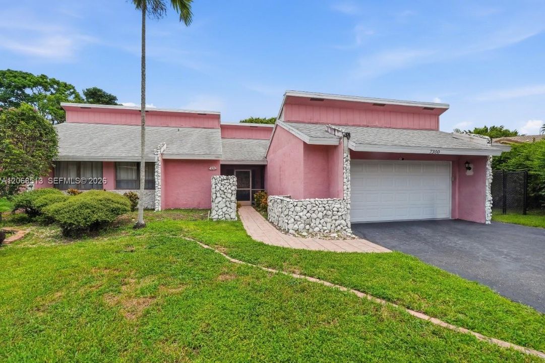 For Sale: $680,000 (3 beds, 2 baths, 2378 Square Feet)