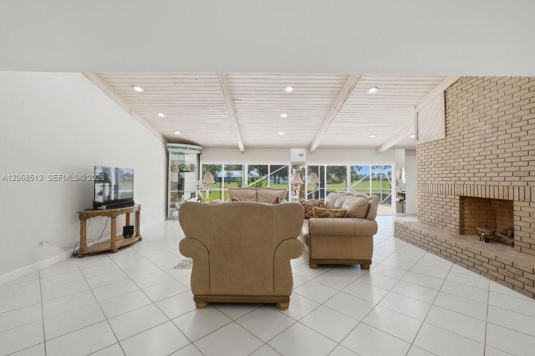 For Sale: $680,000 (3 beds, 2 baths, 2378 Square Feet)