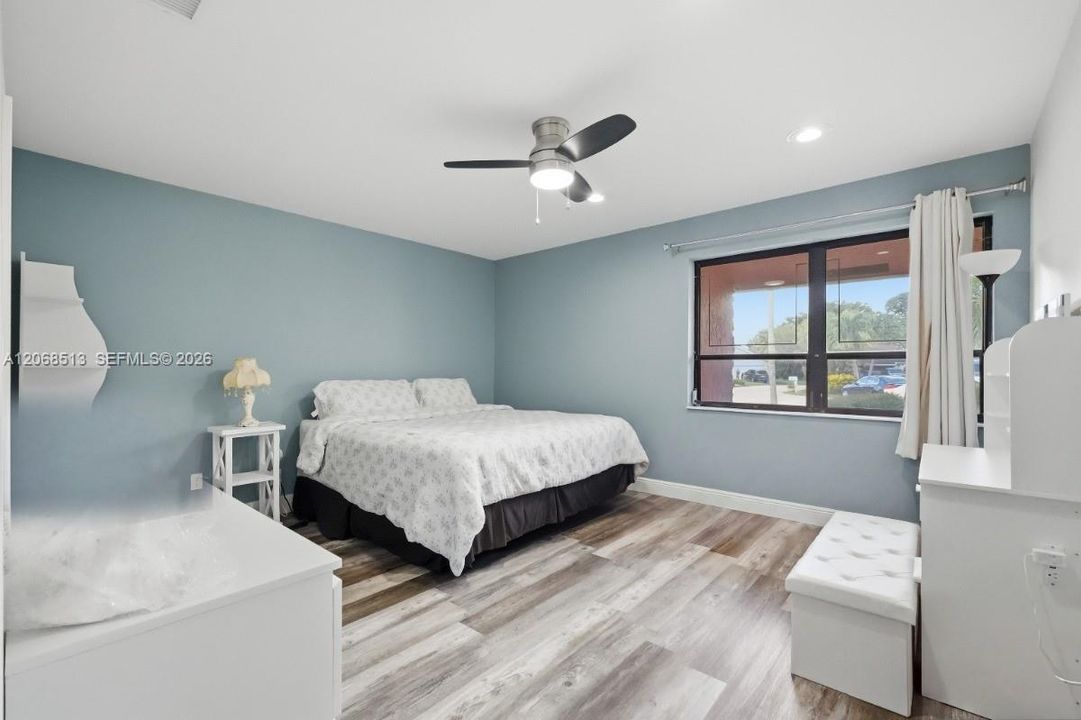 For Sale: $680,000 (3 beds, 2 baths, 2378 Square Feet)