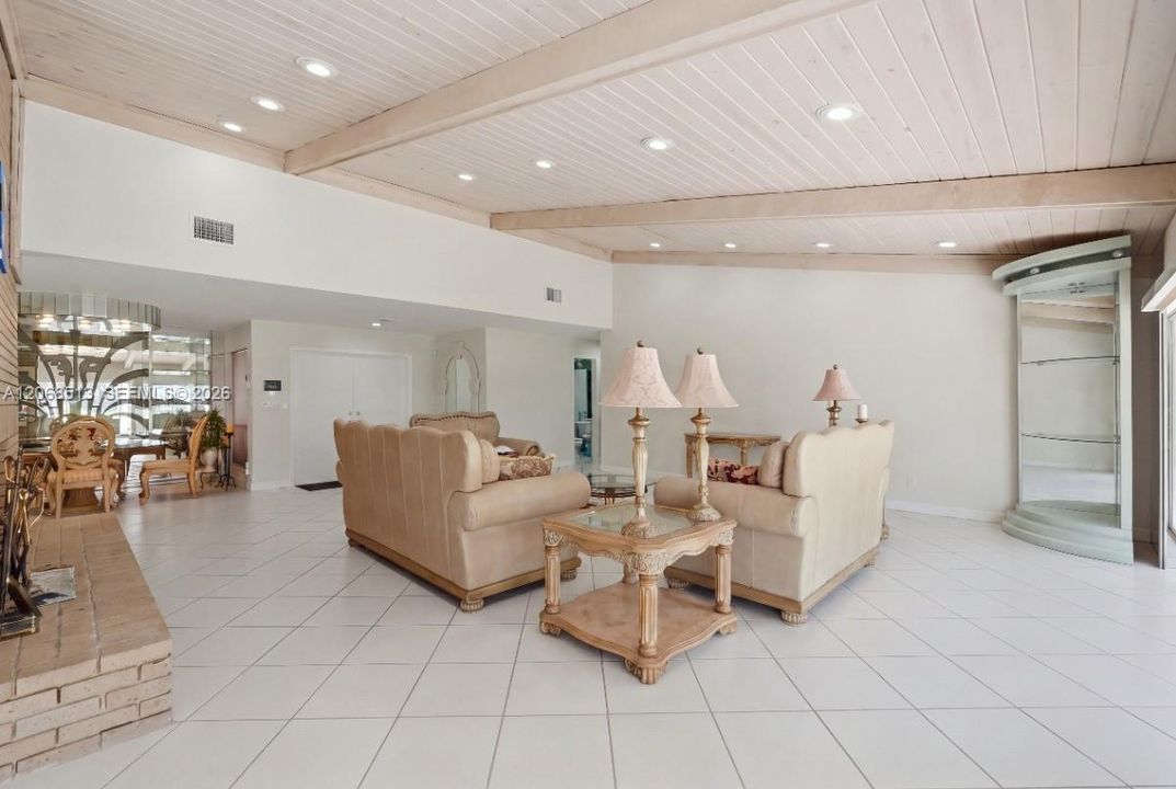 For Sale: $680,000 (3 beds, 2 baths, 2378 Square Feet)