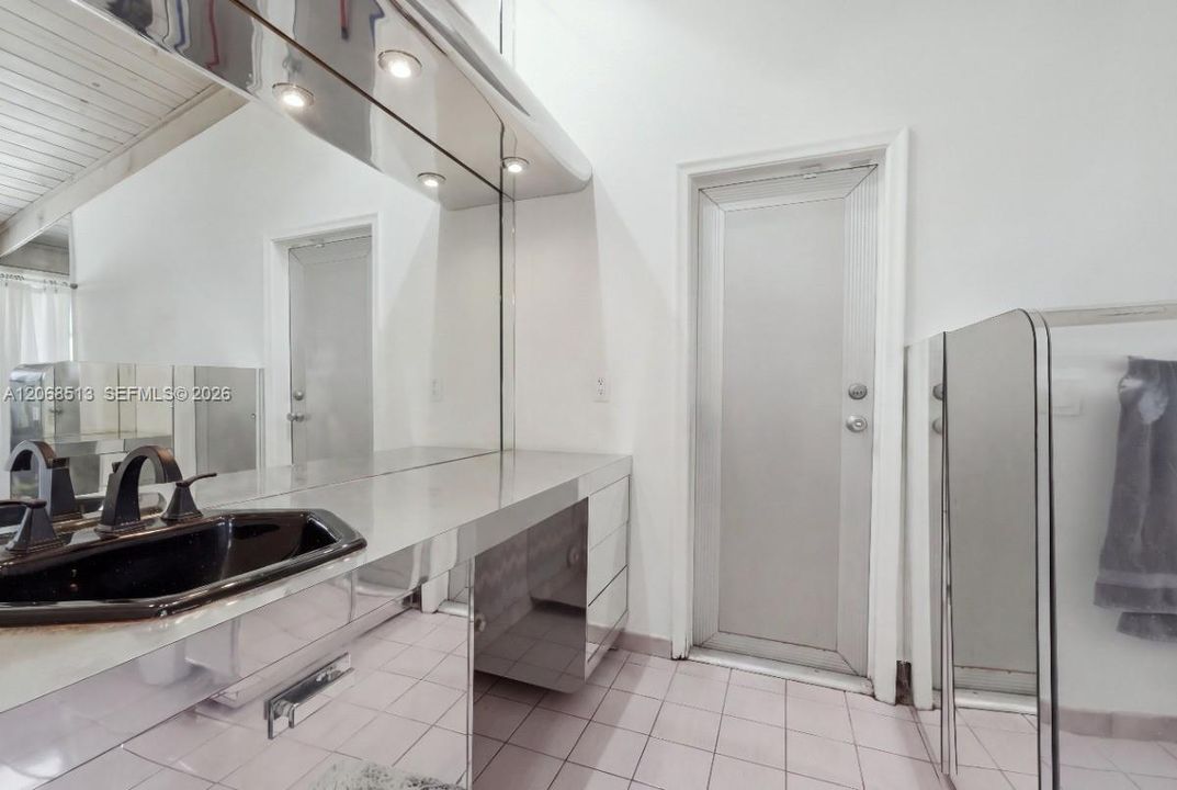 For Sale: $680,000 (3 beds, 2 baths, 2378 Square Feet)