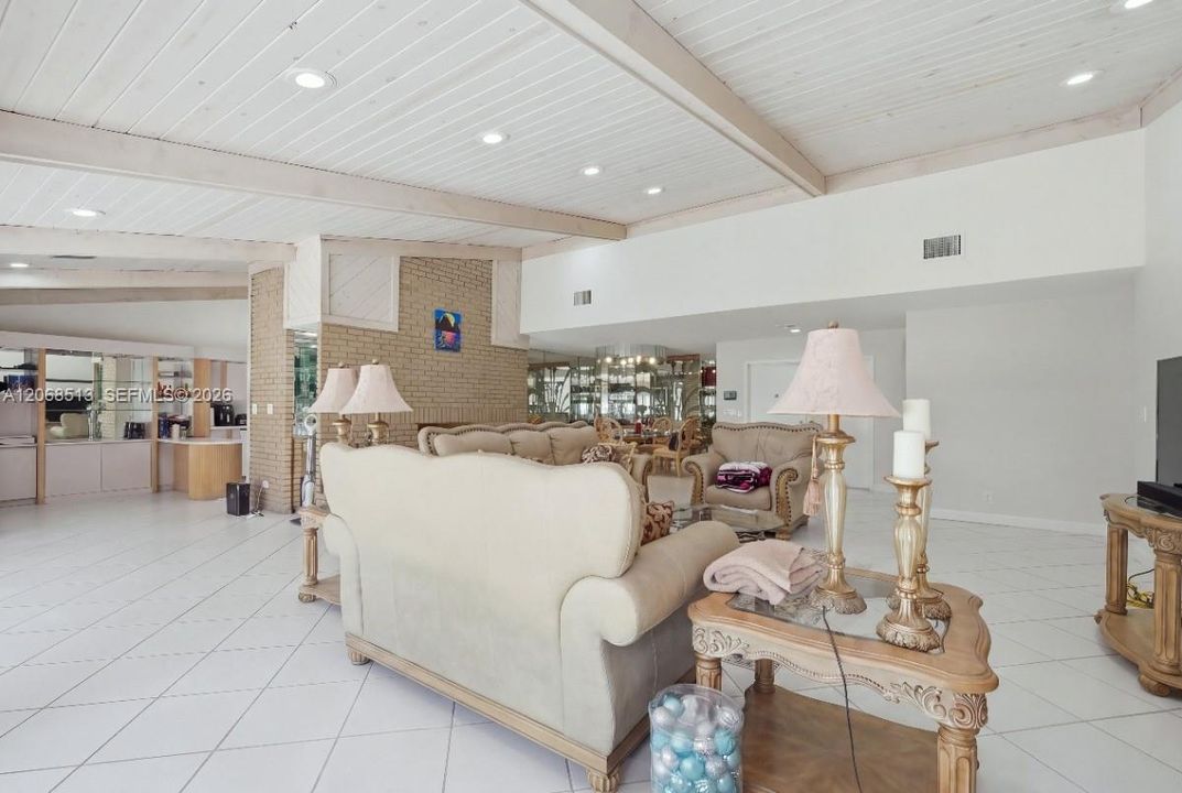 For Sale: $680,000 (3 beds, 2 baths, 2378 Square Feet)