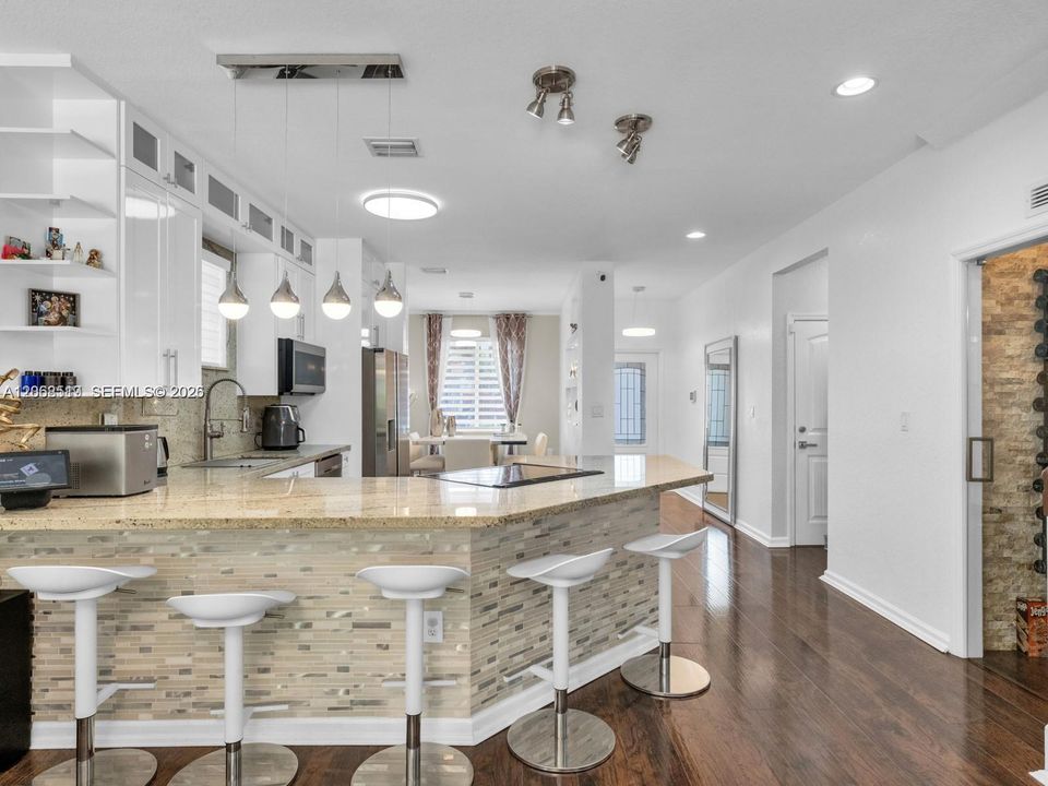 For Rent: $4,900 (4 beds, 2 baths, 2368 Square Feet)