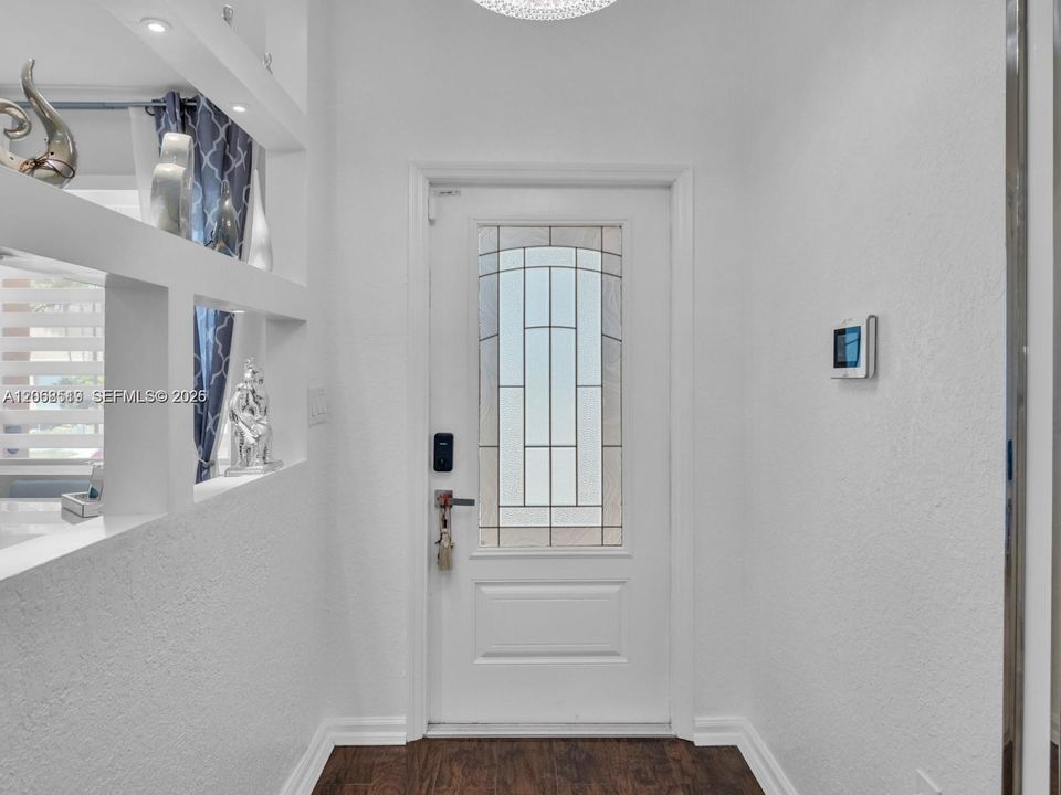 For Rent: $4,900 (4 beds, 2 baths, 2368 Square Feet)
