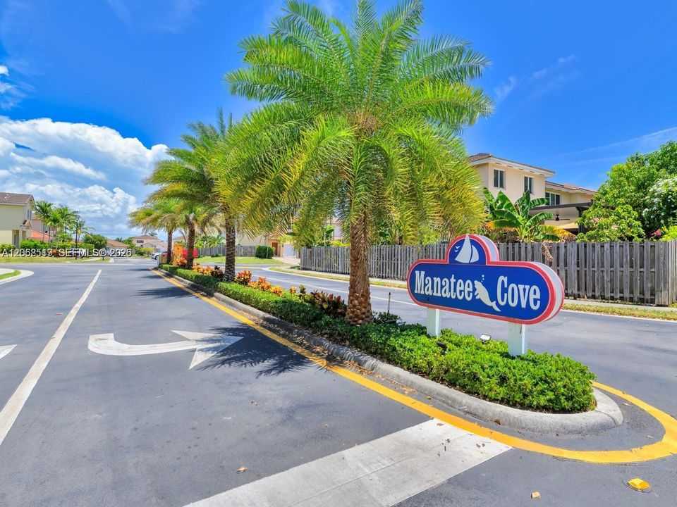 For Rent: $4,900 (4 beds, 2 baths, 2368 Square Feet)
