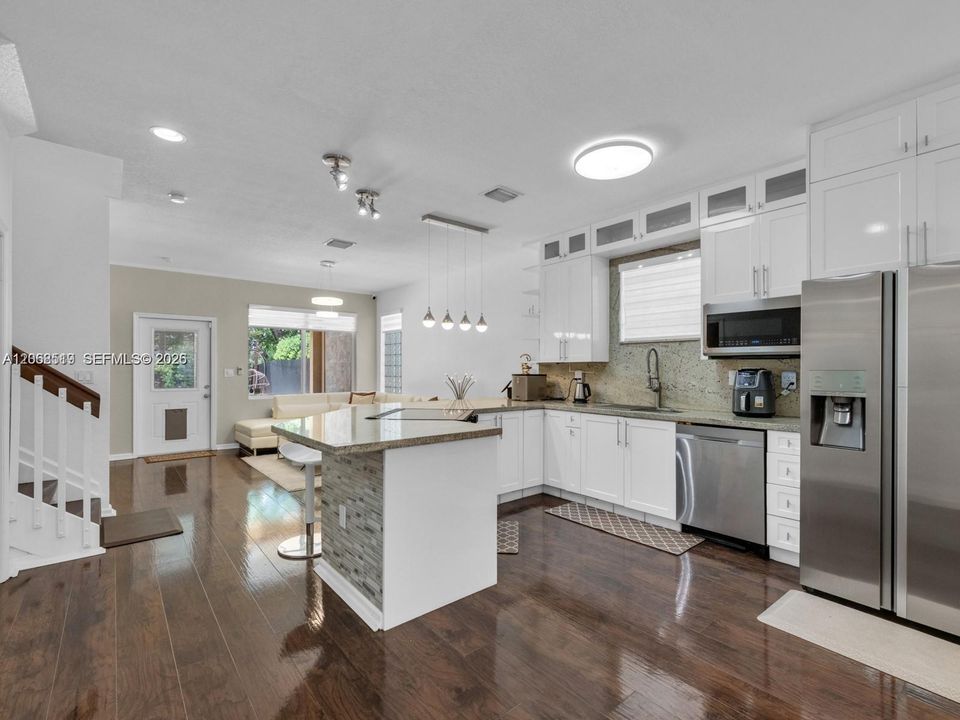 For Rent: $4,900 (4 beds, 2 baths, 2368 Square Feet)