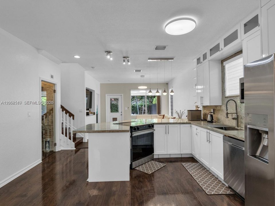For Rent: $4,900 (4 beds, 2 baths, 2368 Square Feet)