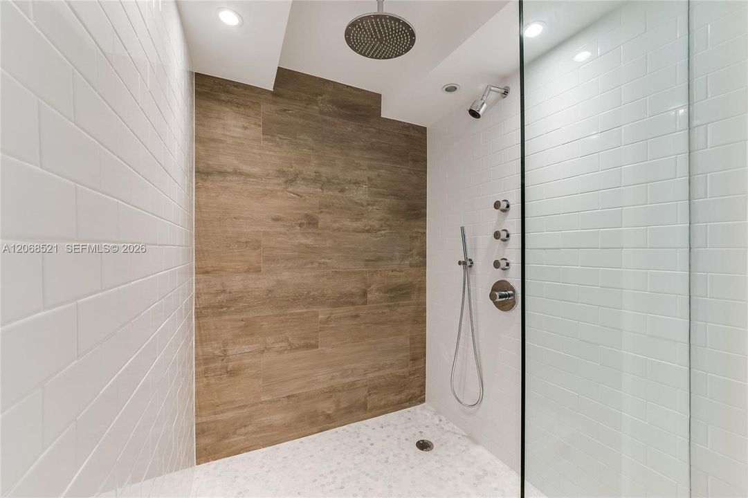 For Rent: $9,000 (2 beds, 2 baths, 1733 Square Feet)