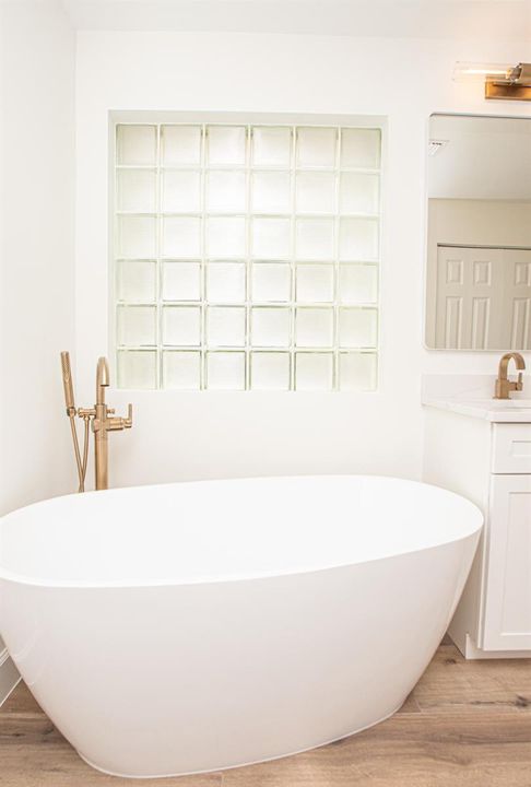 Primary Bathroom Tub