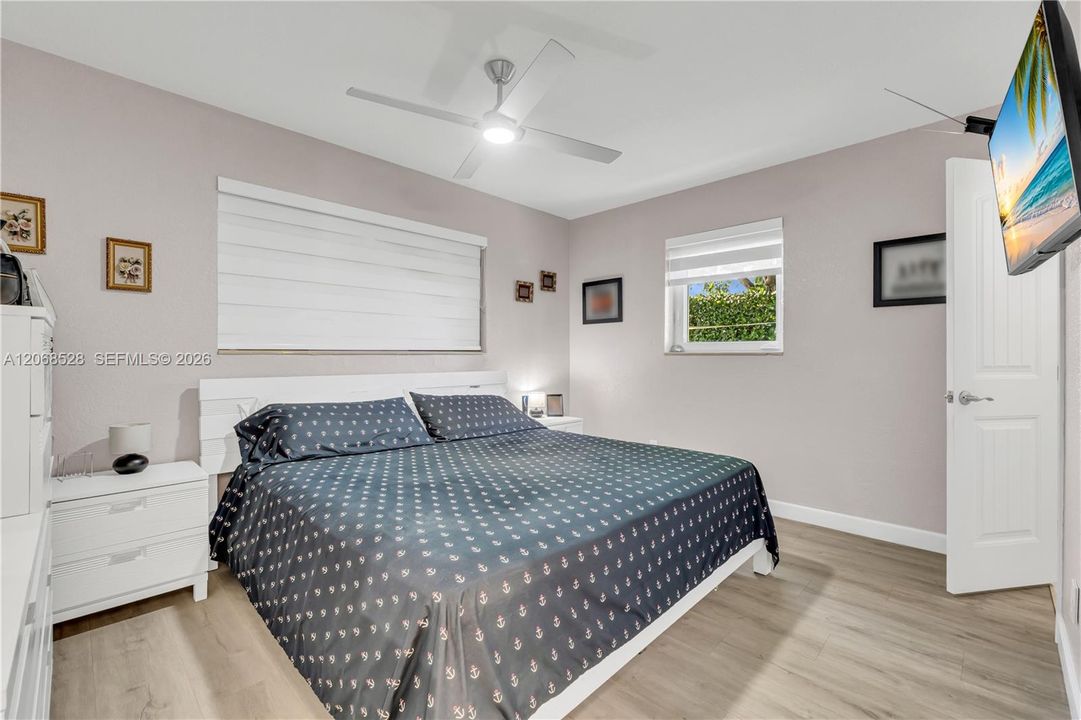 For Sale: $830,000 (3 beds, 2 baths, 1249 Square Feet)