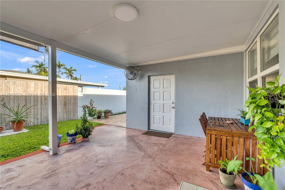 For Sale: $830,000 (3 beds, 2 baths, 1249 Square Feet)